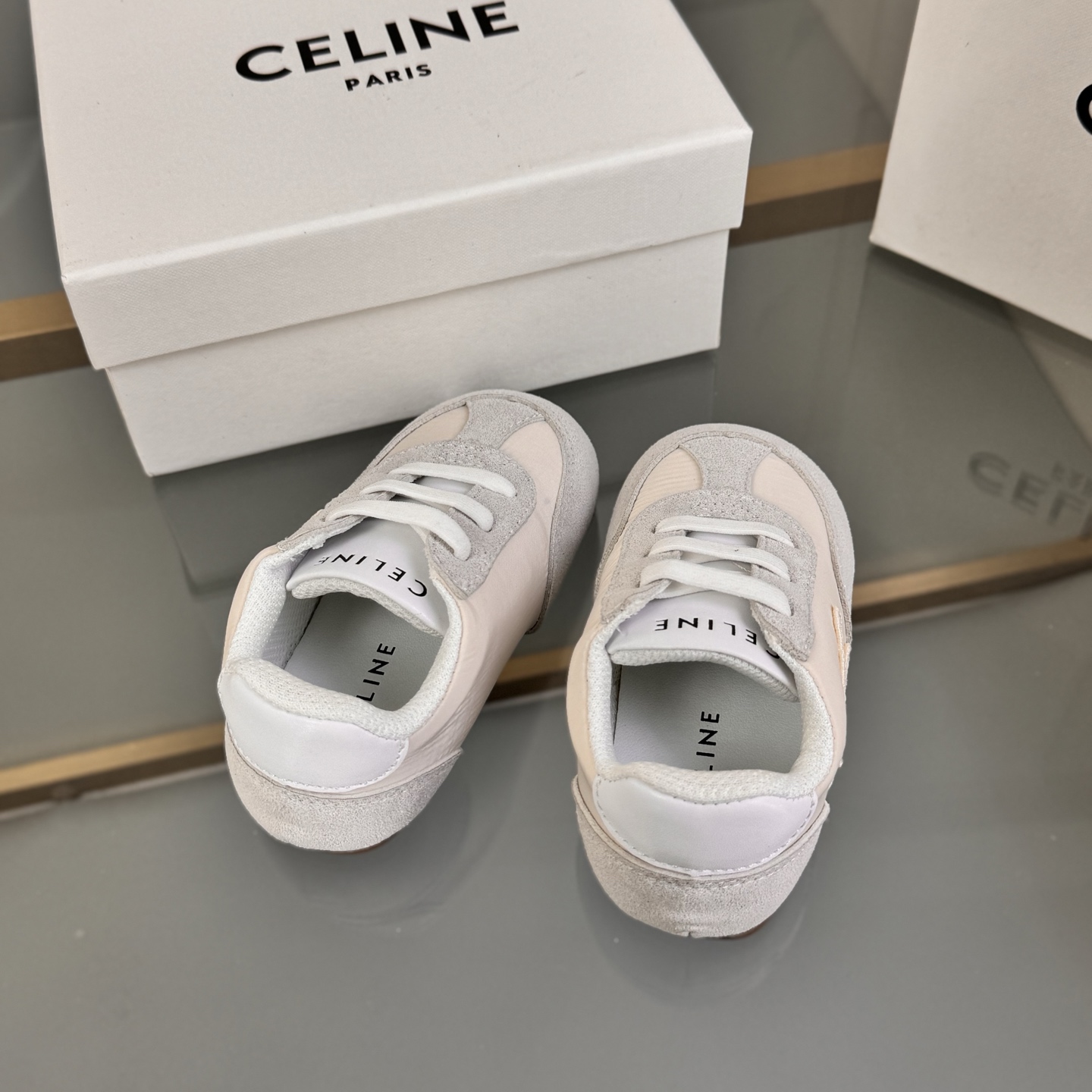 Children's shoes child